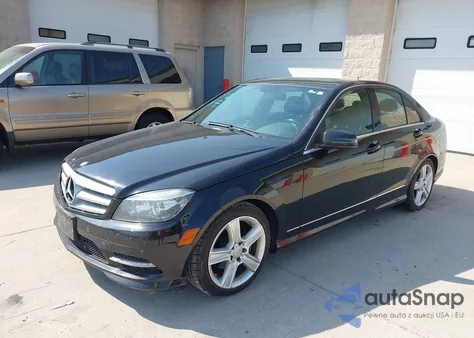 2011 Mercedes-Benz C 300 Luxury/Sport из США, поврежденный, VIN WDDGF5EB1BA508288